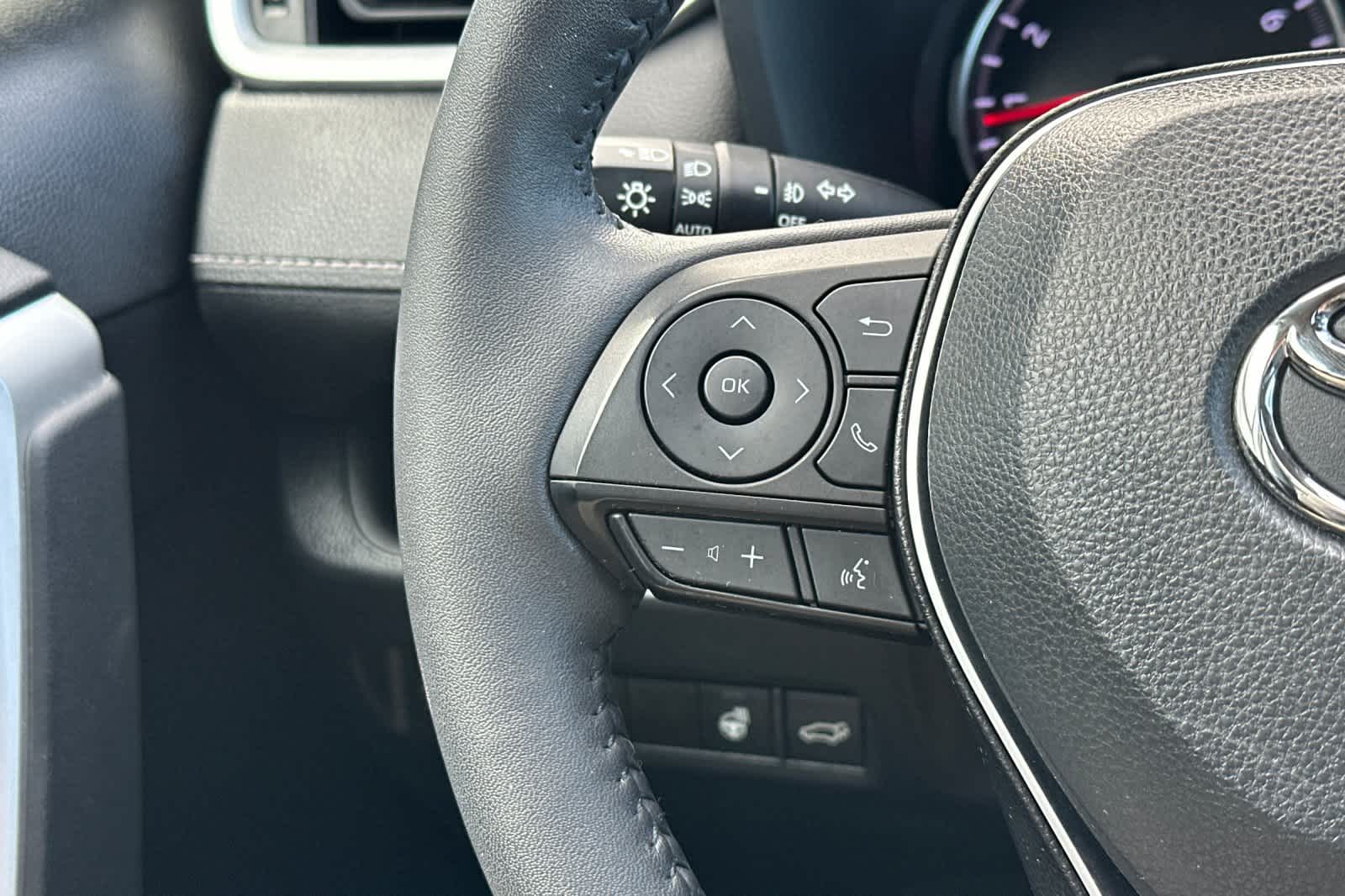 Thumbnail: 2022 Toyota RAV4 - 26