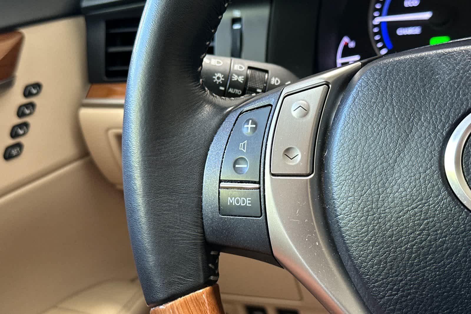 Thumbnail: 2014 Lexus ES - 26