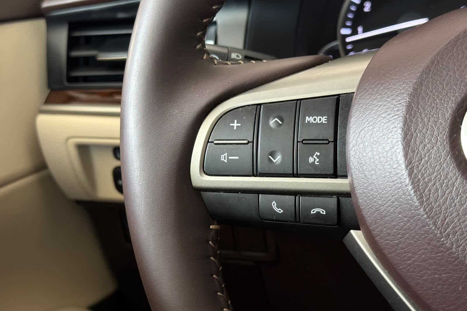 Thumbnail: 2017 Lexus ES - 25