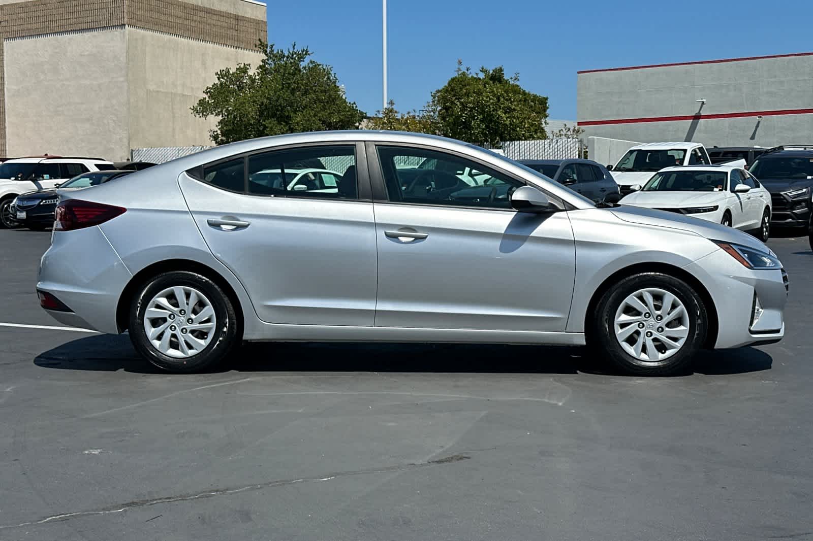 Thumbnail: 2019 Hyundai Elantra - 6