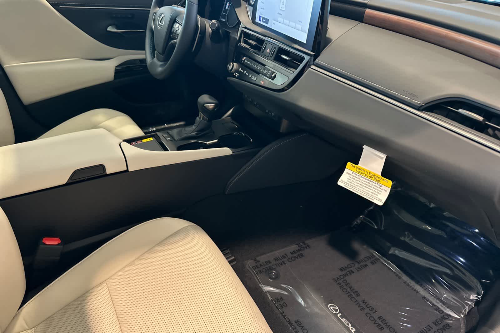 Thumbnail: 2025 Lexus ES - 16