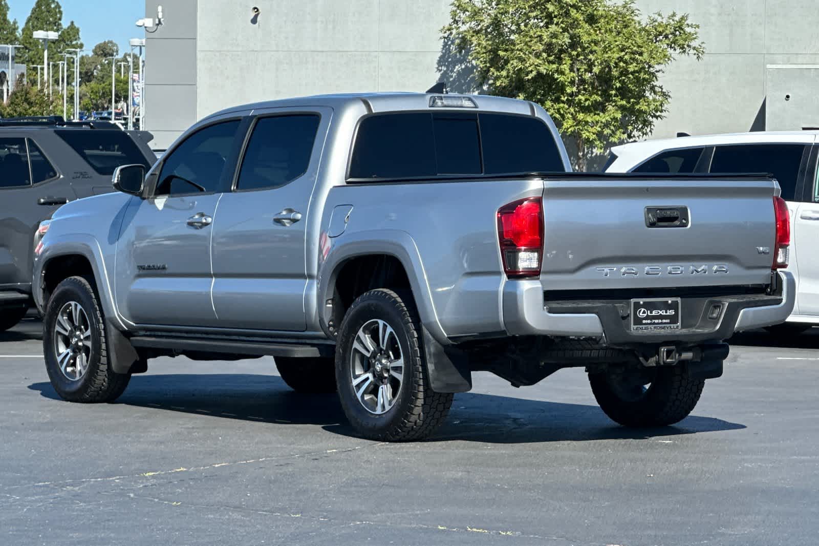 Thumbnail: 2018 Toyota Tacoma - 7