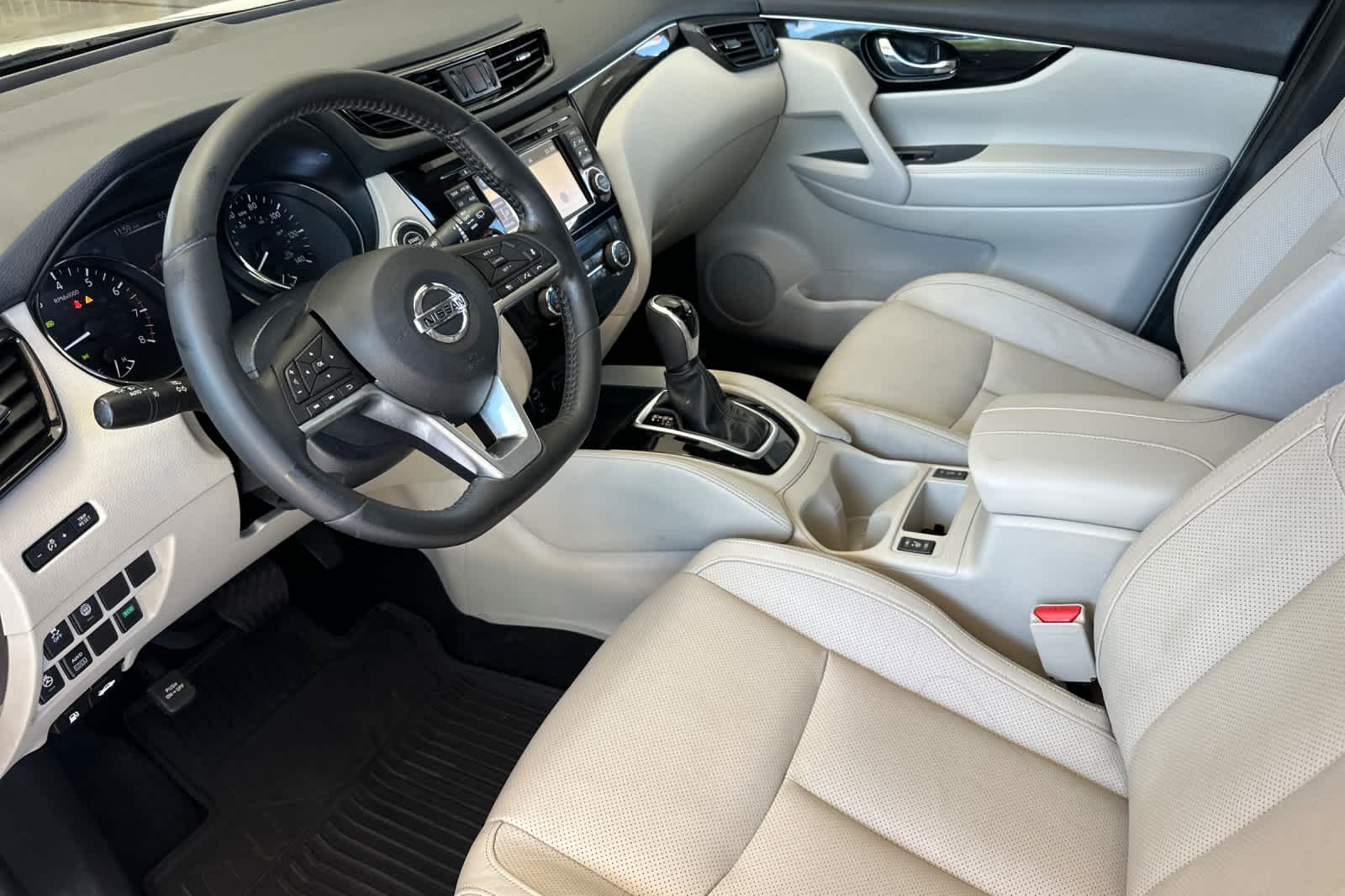 2018 Nissan Rogue Sport SL 11