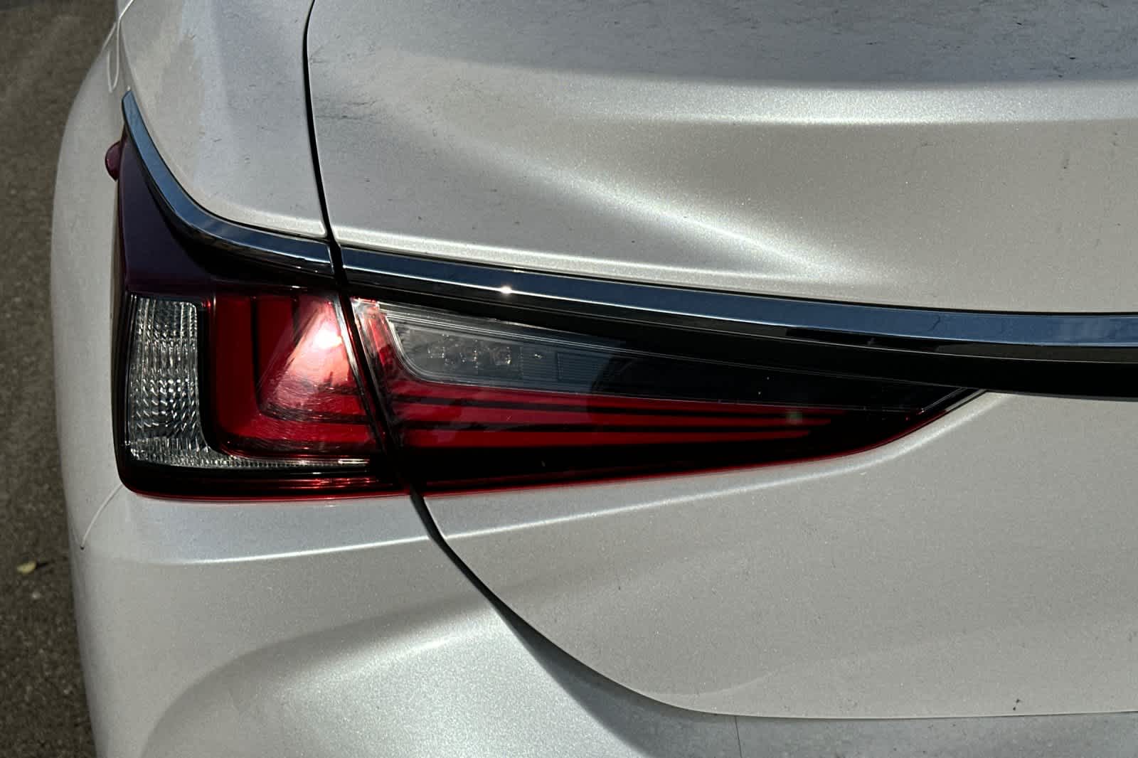 Thumbnail: 2019 Lexus ES - 15