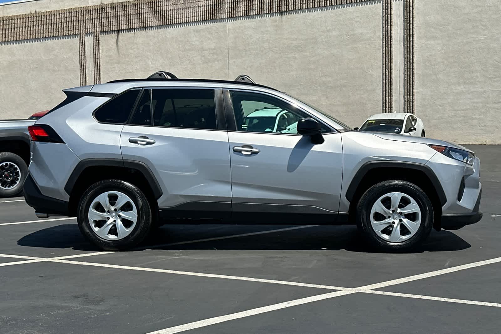 2020 Toyota RAV4 LE 6