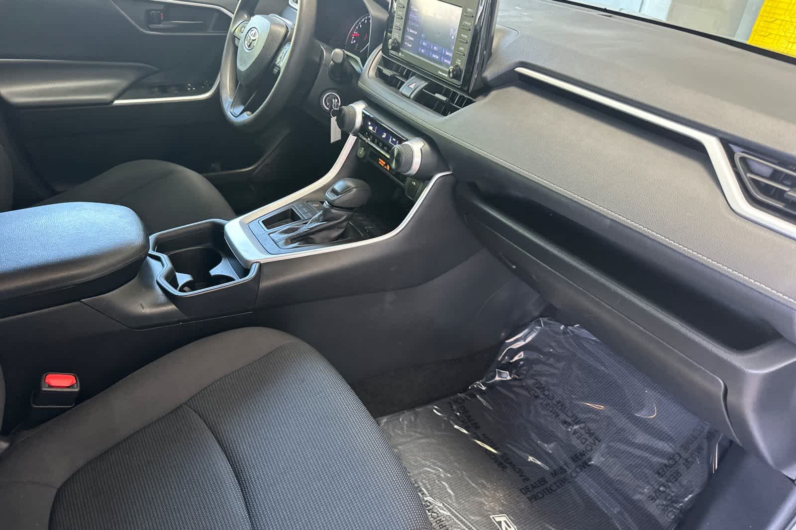 2020 Toyota RAV4 LE 16