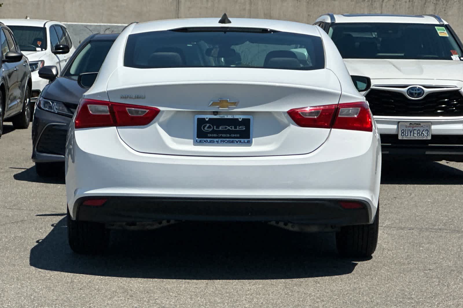 Thumbnail: 2017 Chevrolet Malibu - 8
