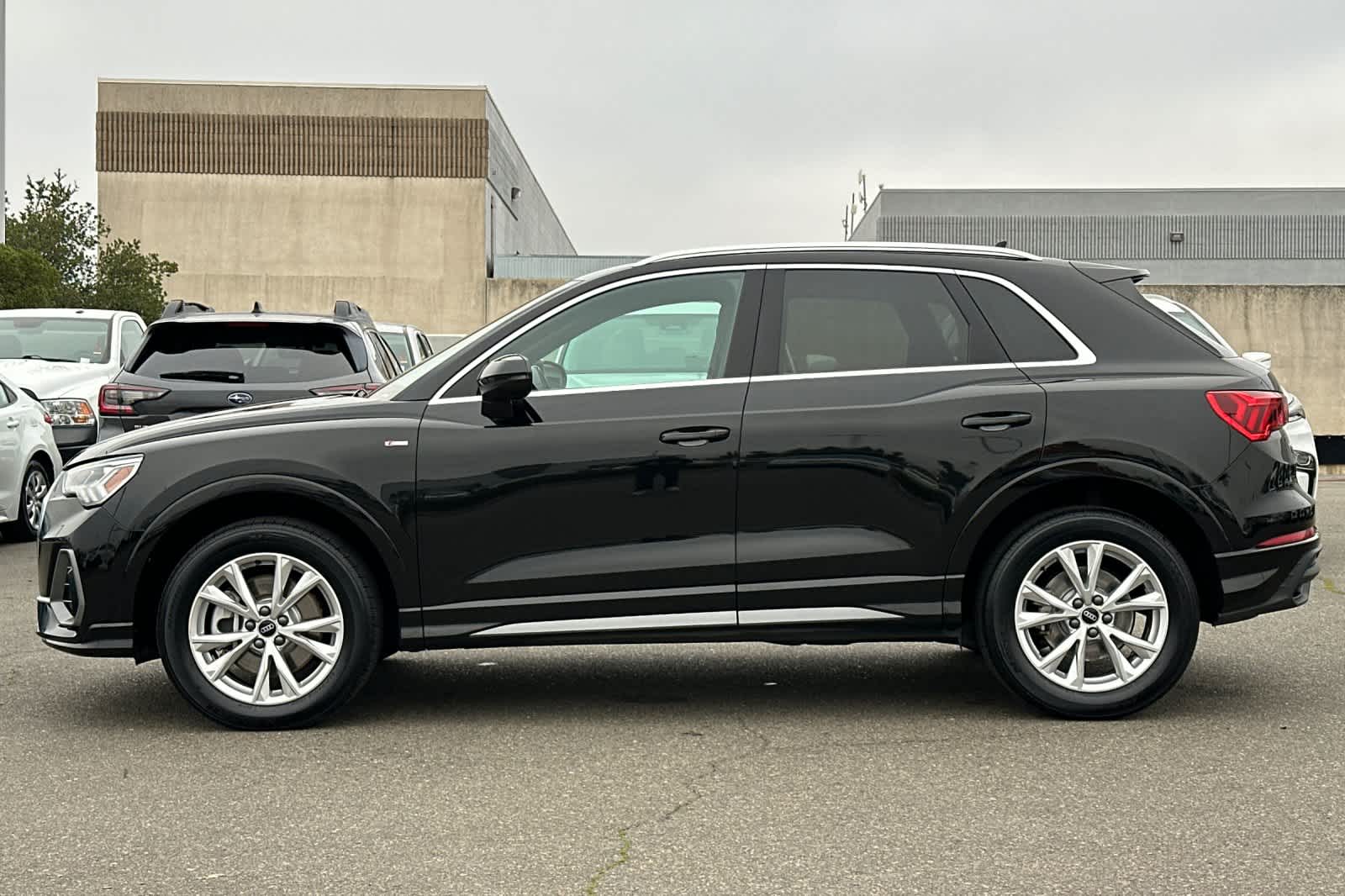 Thumbnail: 2023 Audi Q3 - 9