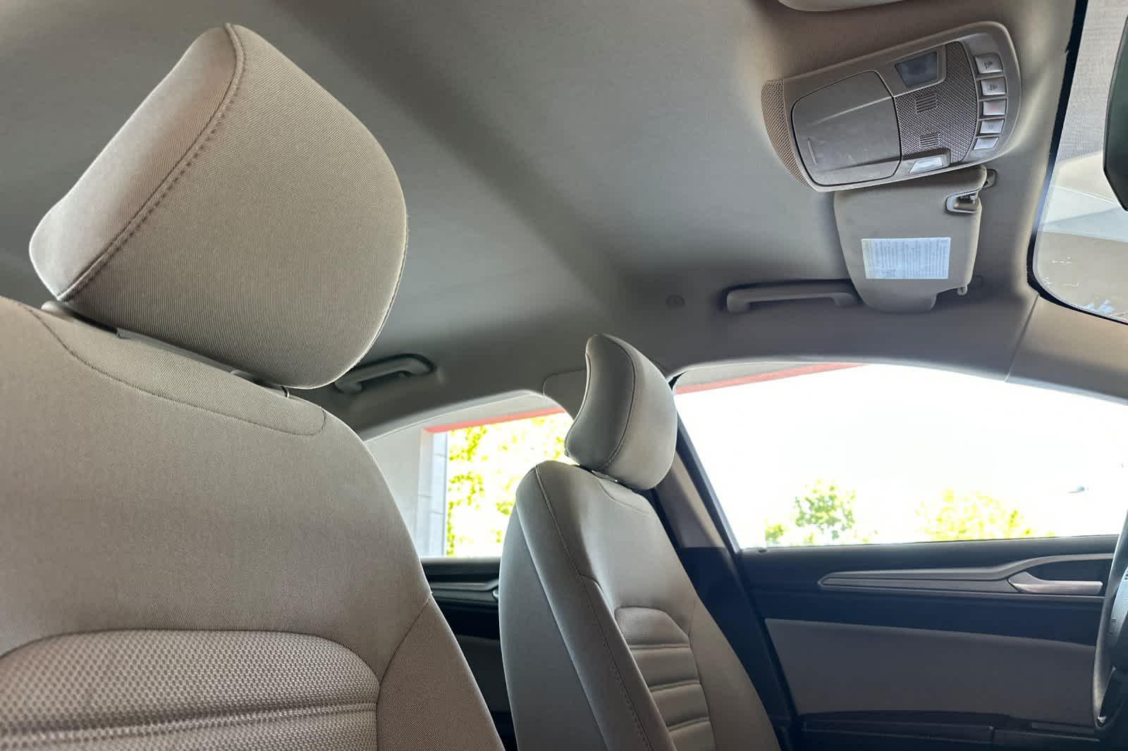 2018 Ford Fusion S 16