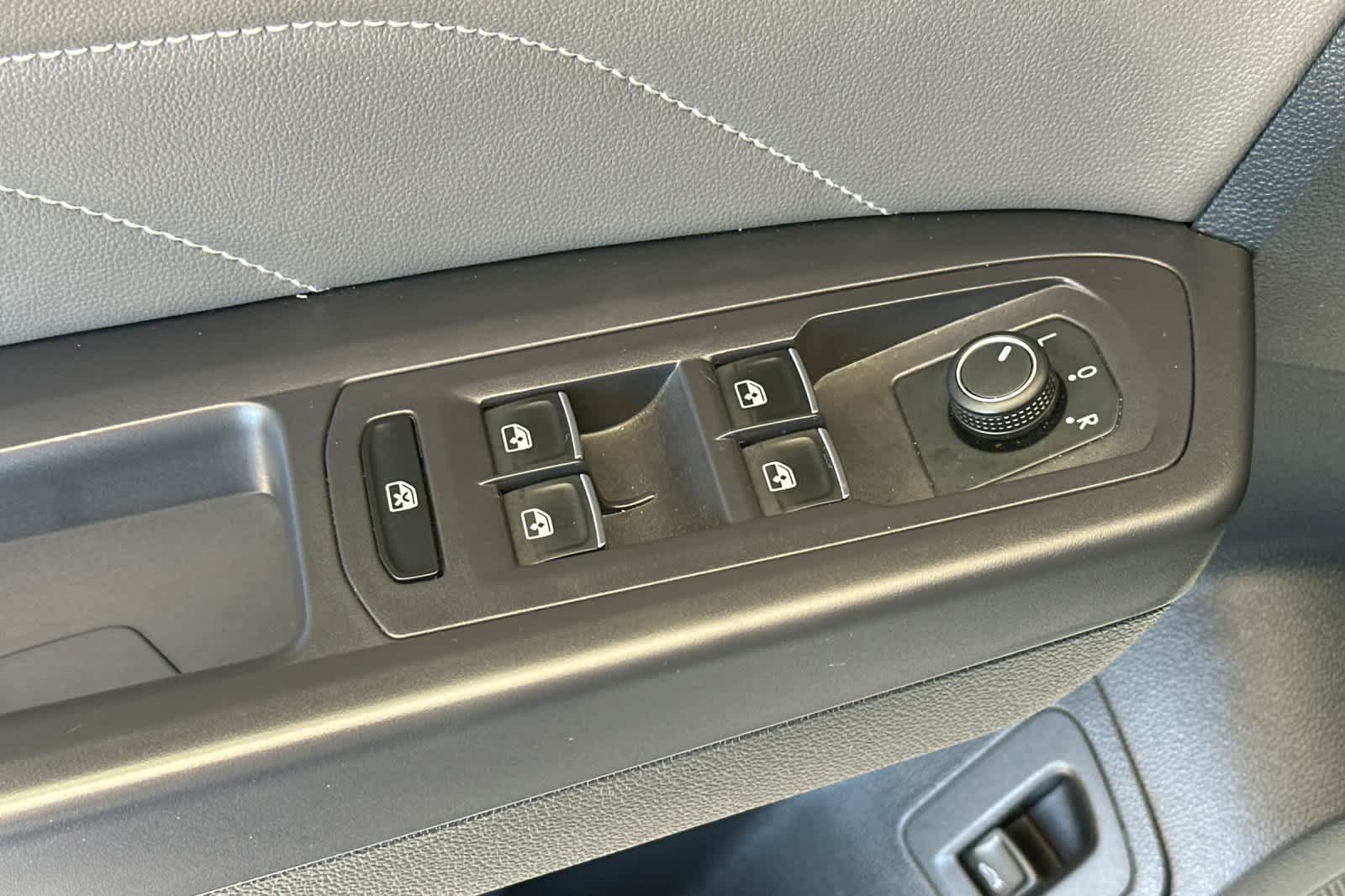 Thumbnail: 2021 Volkswagen Atlas - 13