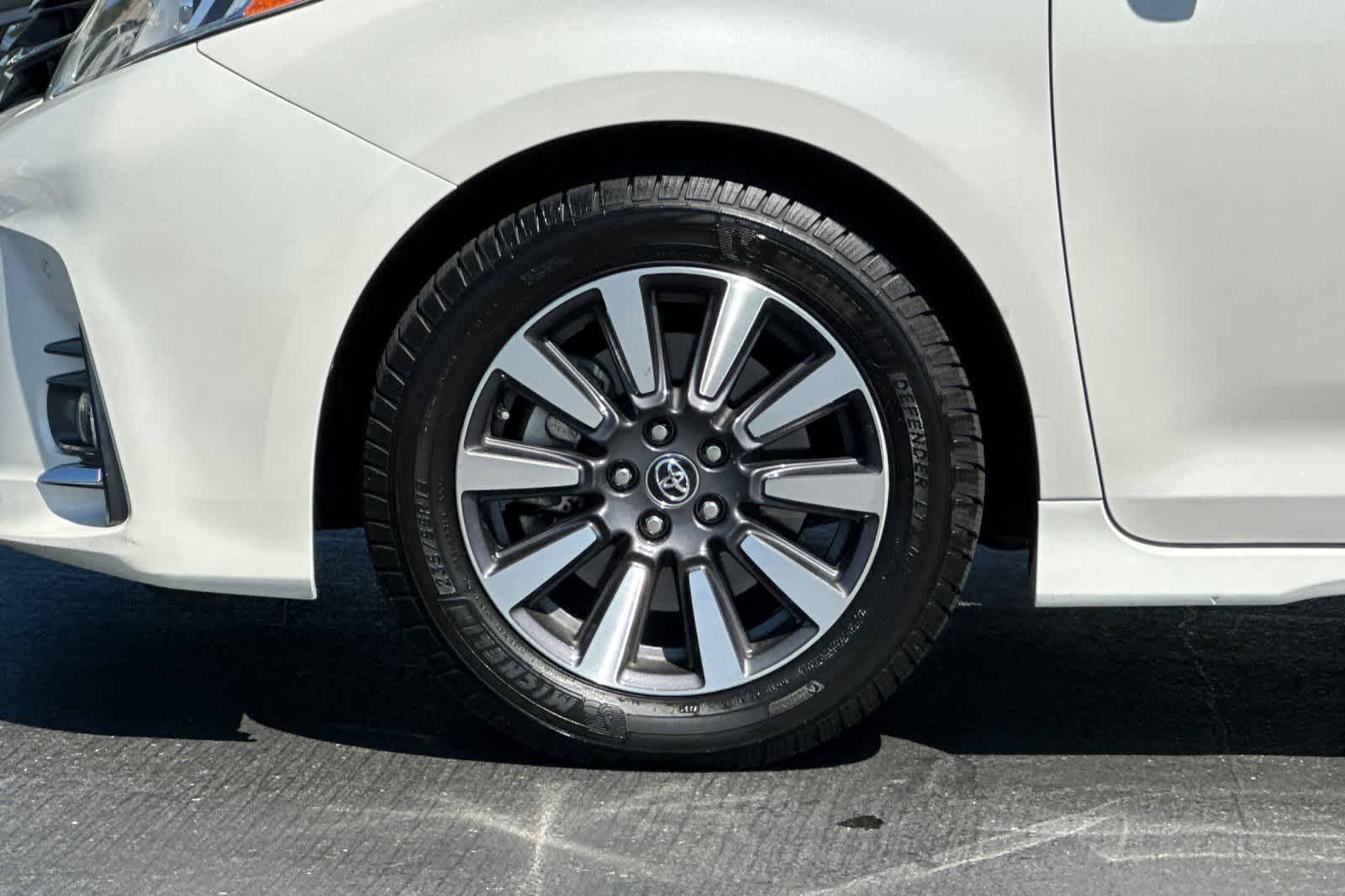 Thumbnail: 2019 Toyota Sienna - 34