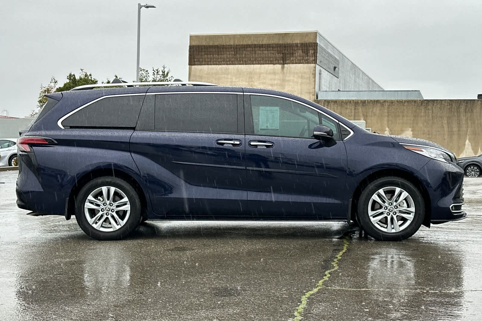 Thumbnail: 2022 Toyota Sienna - 6