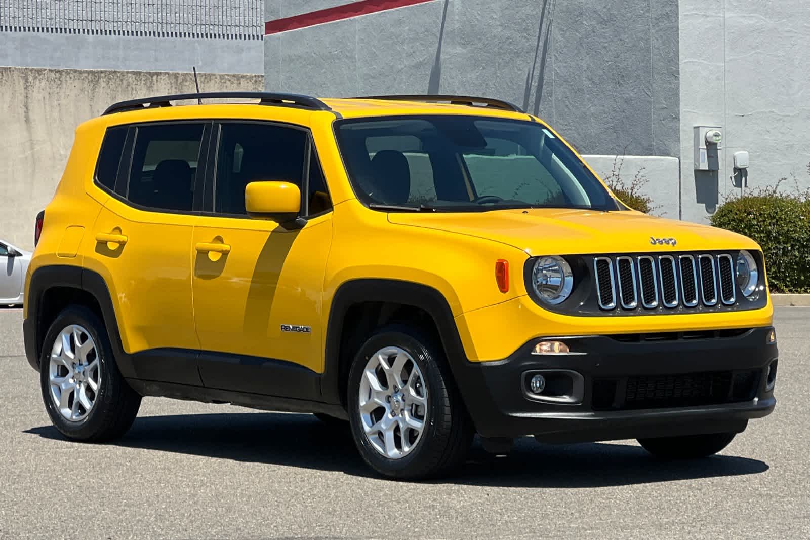 Thumbnail: 2018 Jeep Renegade - 4