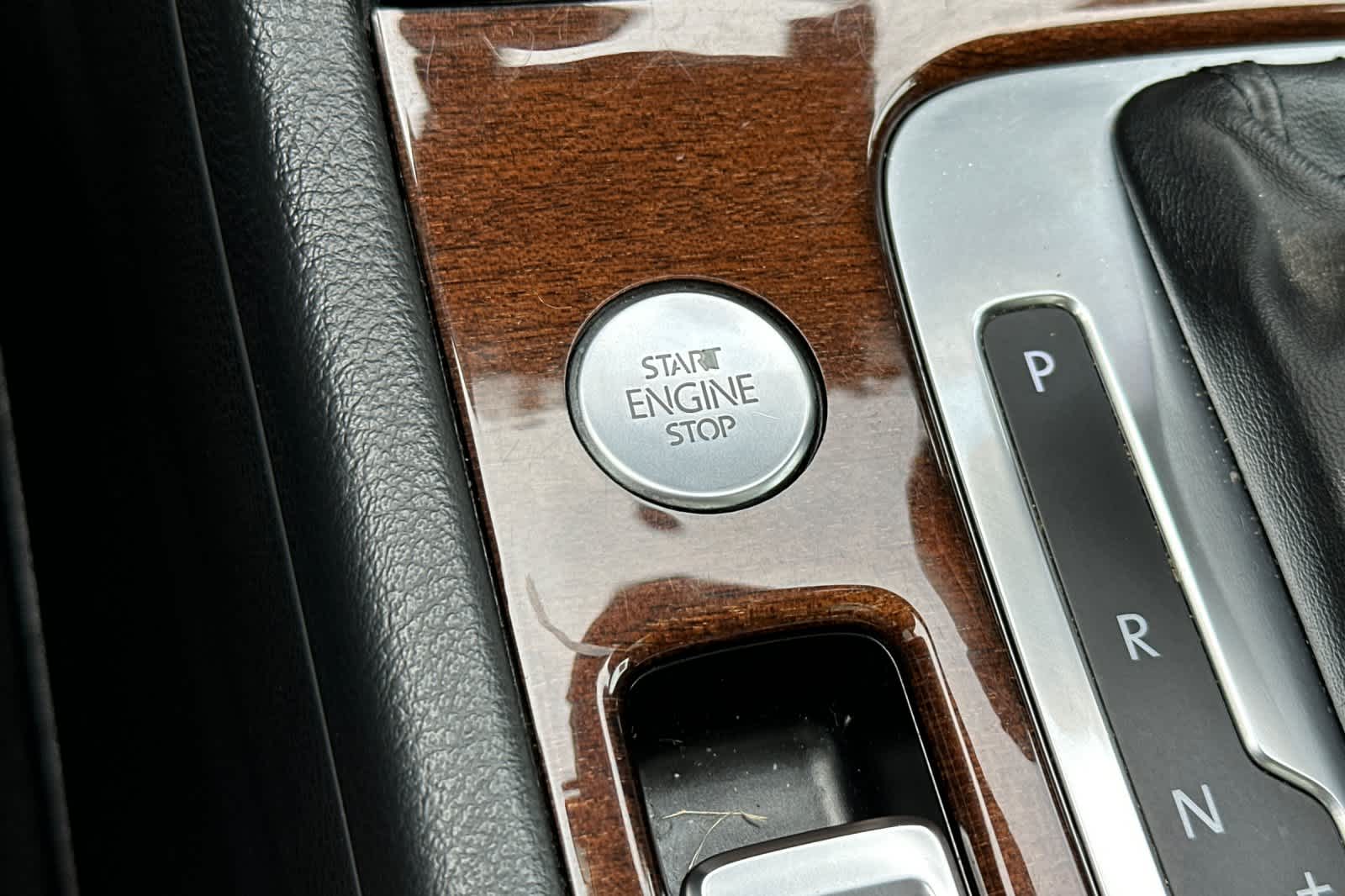 Thumbnail: 2016 Volkswagen Touareg - 25