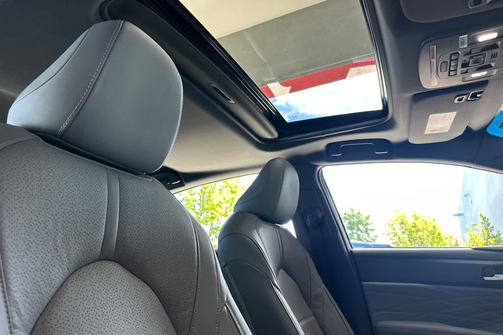 Thumbnail: 2021 Toyota Avalon - 17