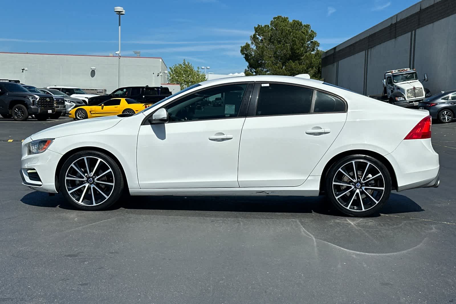 Thumbnail: 2017 Volvo S60 - 9