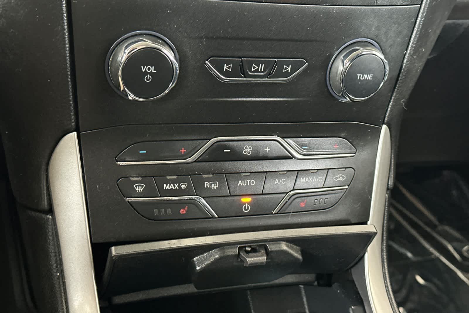 Thumbnail: 2019 Ford Edge - 23