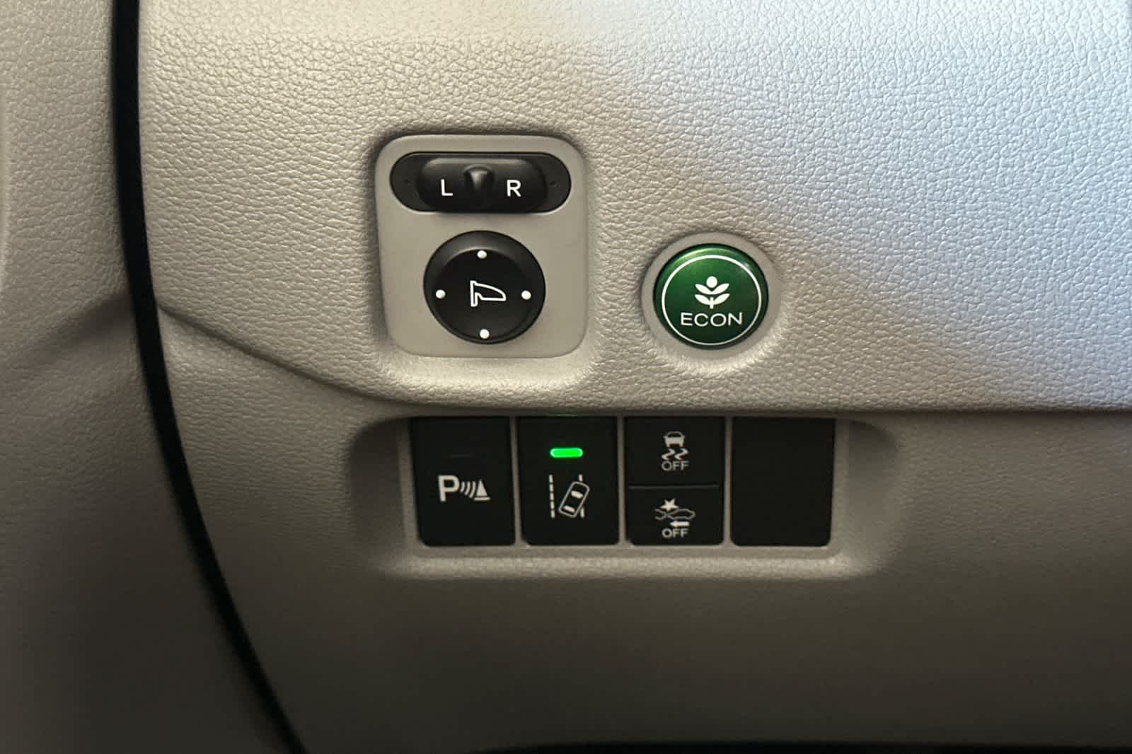 Thumbnail: 2017 Honda Pilot - 33