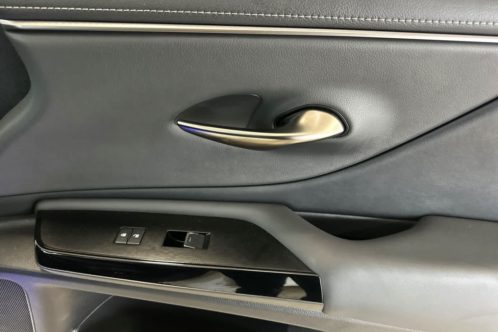 Thumbnail: 2024 Lexus ES - 18