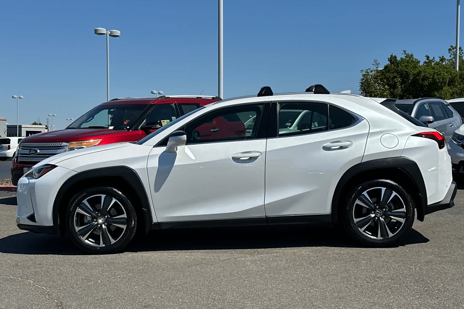 Thumbnail: 2022 Lexus UX - 9