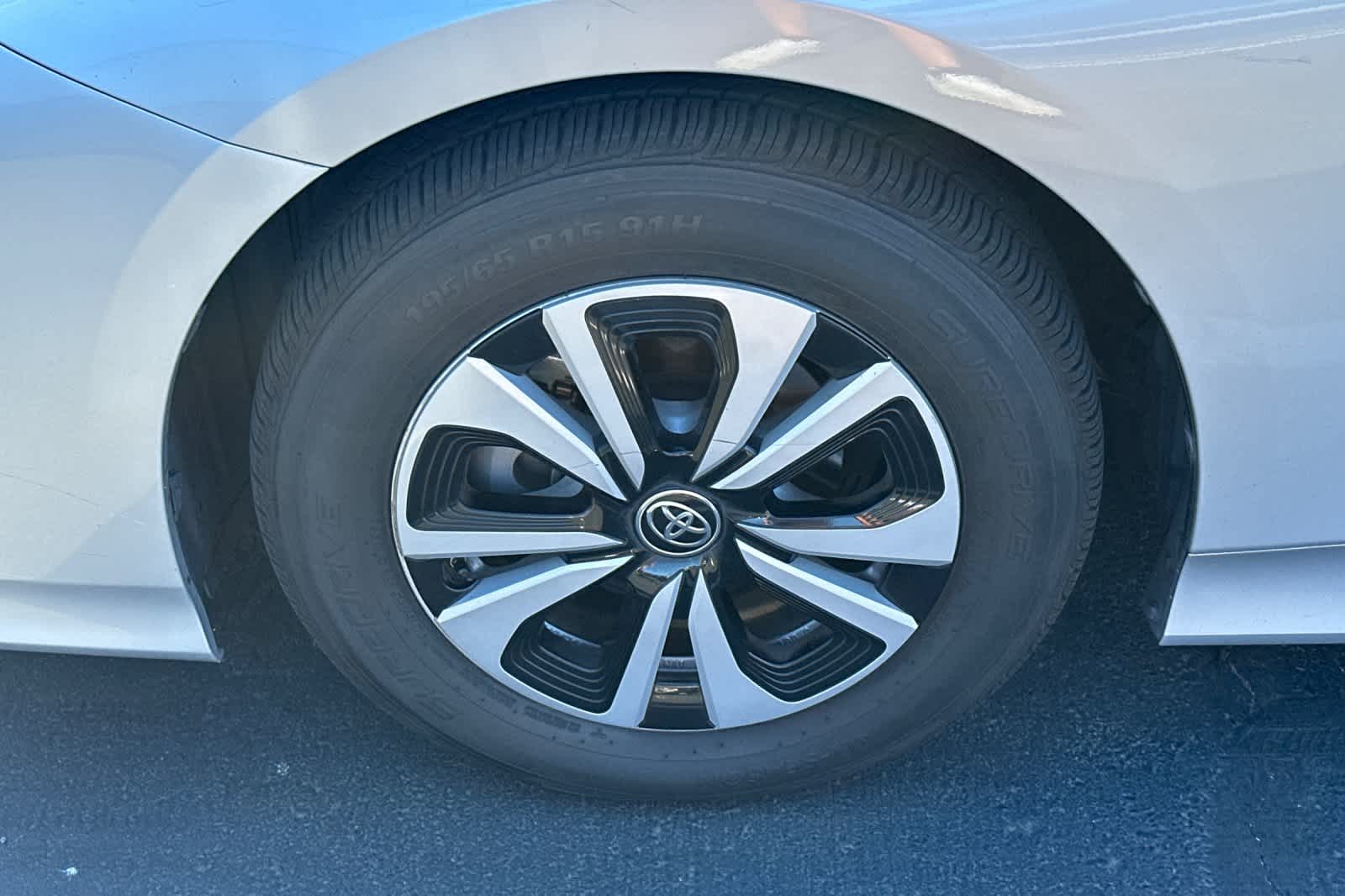 Thumbnail: 2018 Toyota Prius Prime - 21