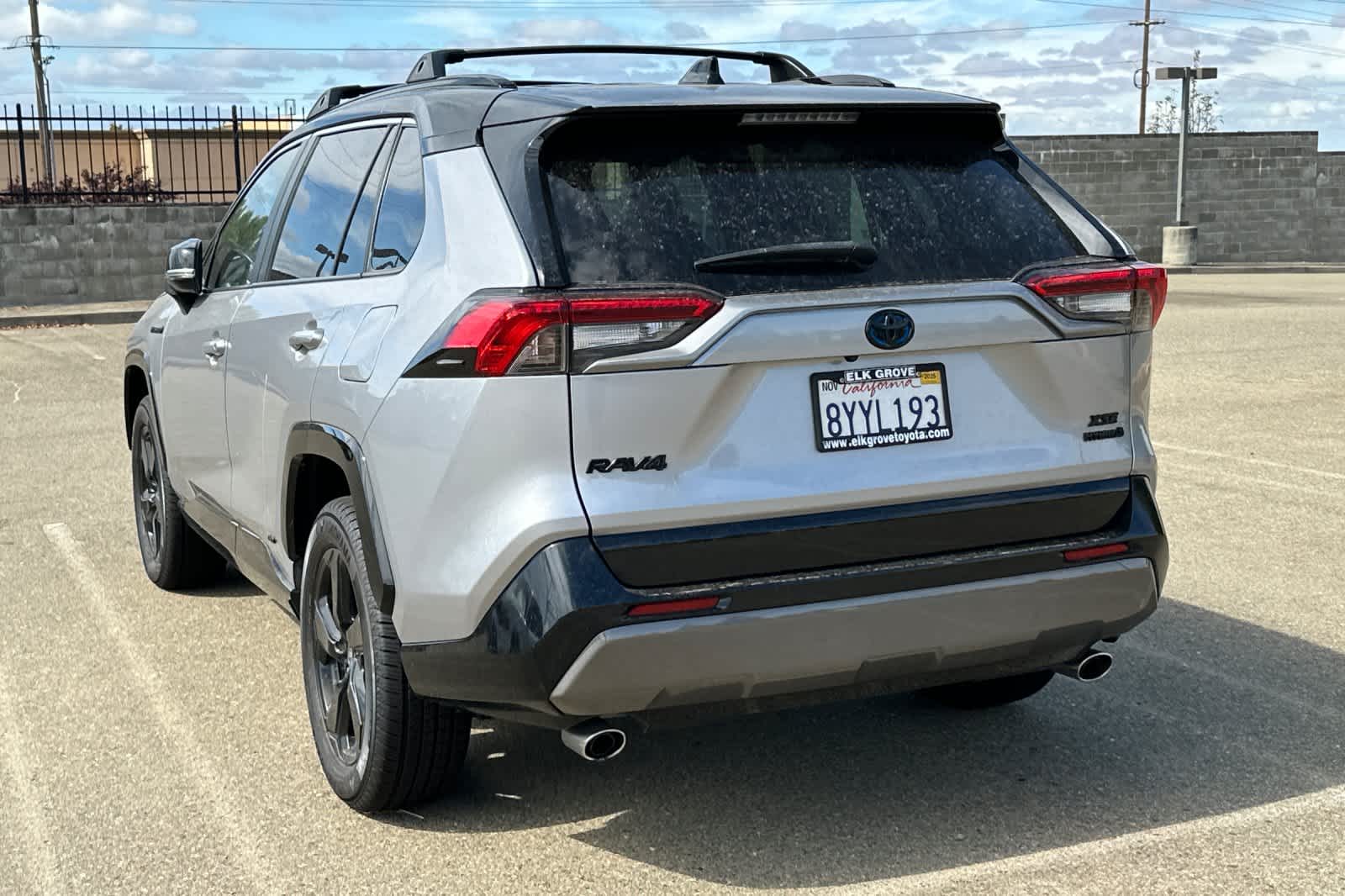 Thumbnail: 2021 Toyota RAV4 - 4