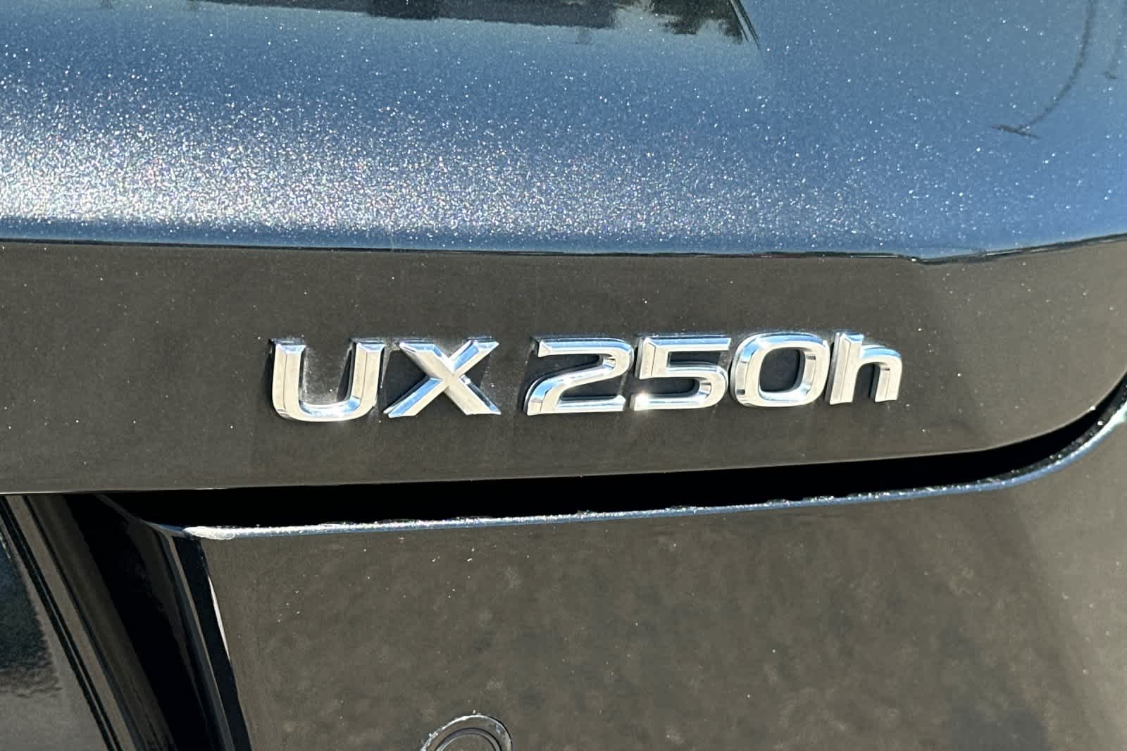 Thumbnail: 2023 Lexus UX - 31