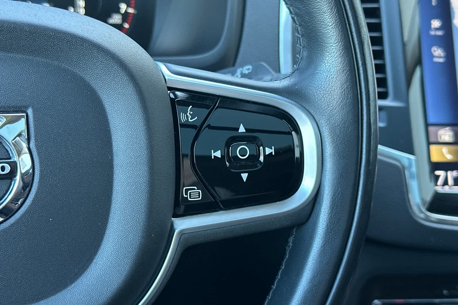 Thumbnail: 2019 Volvo XC90 - 28