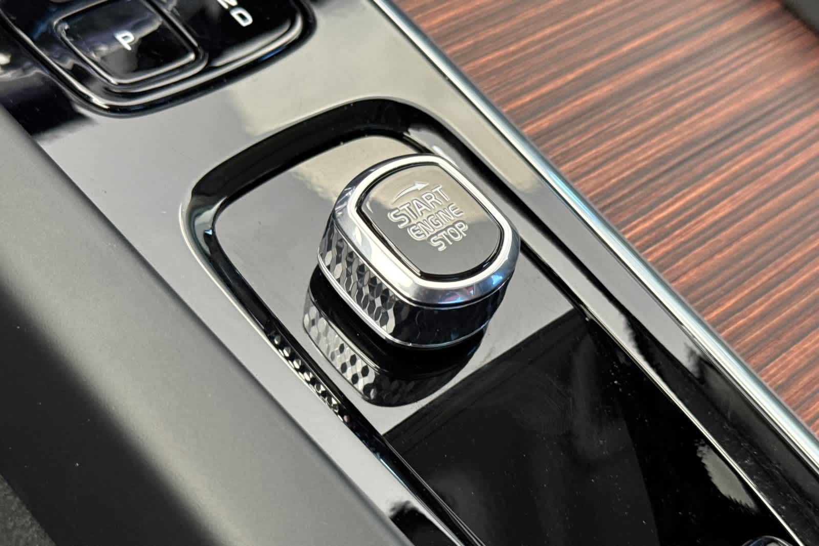 Thumbnail: 2024 Volvo XC60 - 24