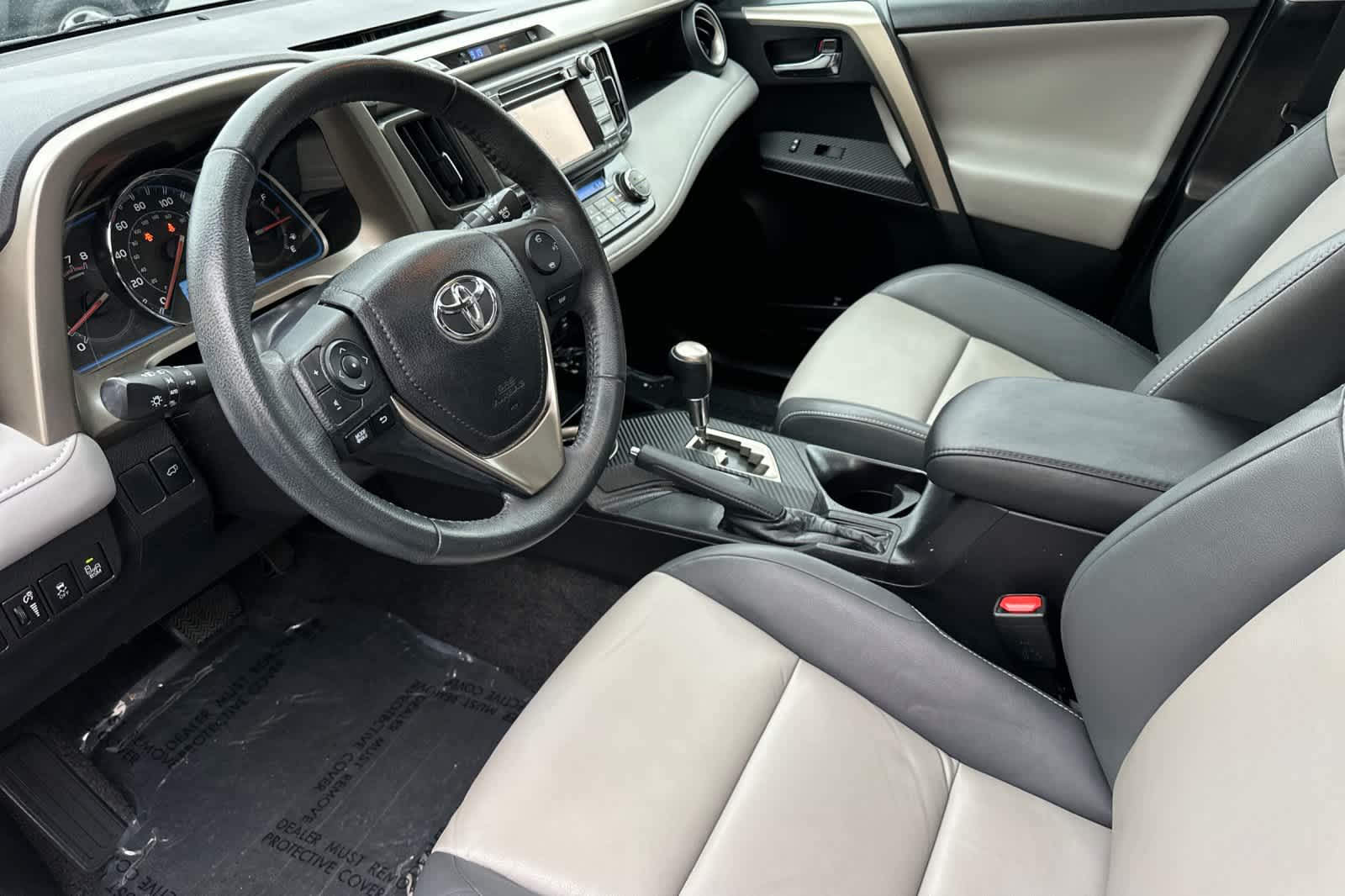Thumbnail: 2015 Toyota RAV4 - 11