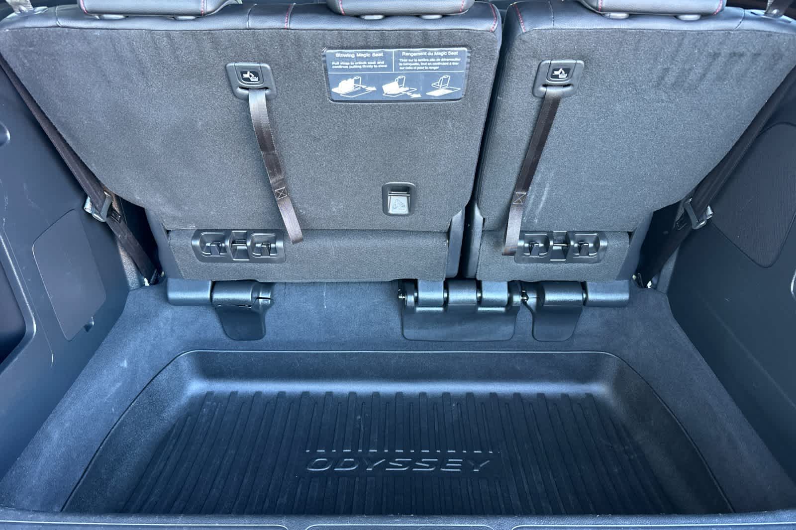 Thumbnail: 2023 Honda Odyssey - 16