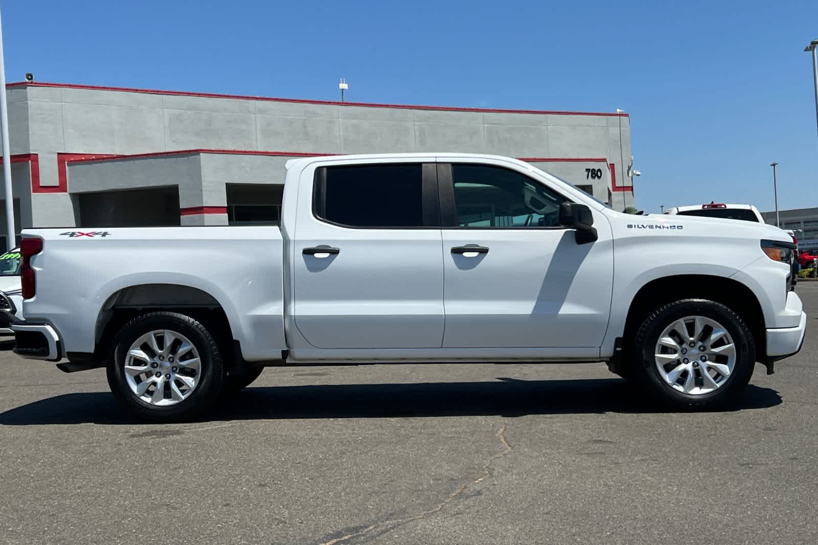 Thumbnail: 2022 Chevrolet Silverado 1500 - 6