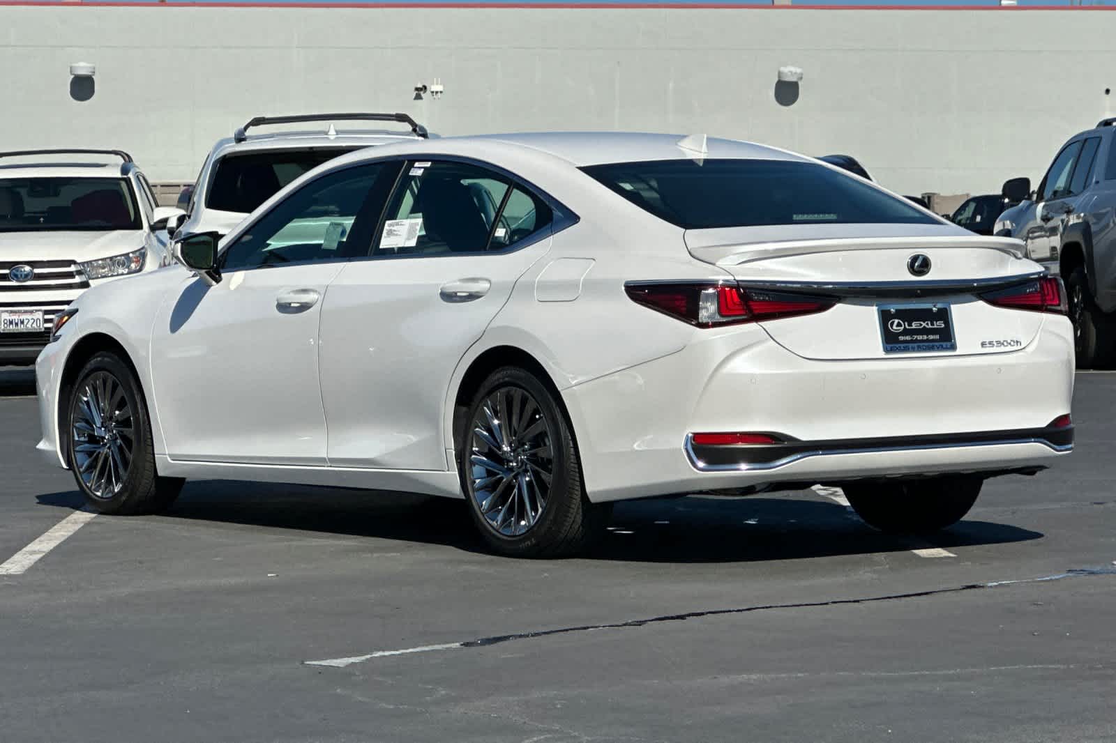 Thumbnail: 2025 Lexus ES - 7