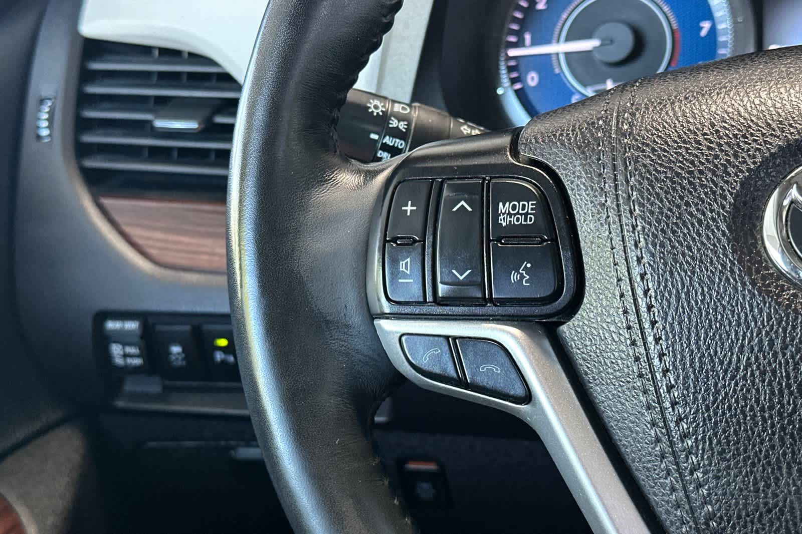 Thumbnail: 2019 Toyota Sienna - 29