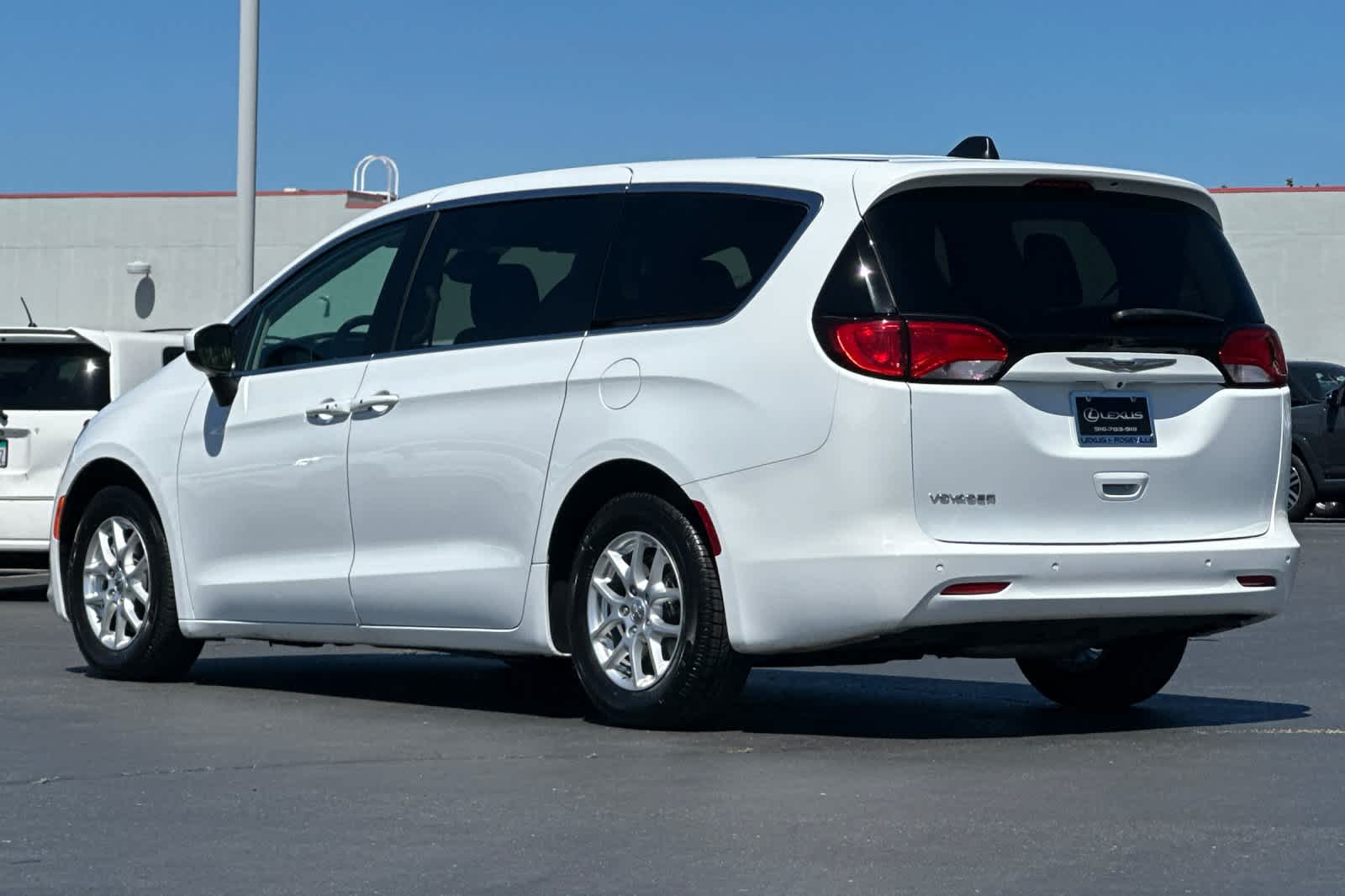 Thumbnail: 2022 Chrysler Voyager - 7