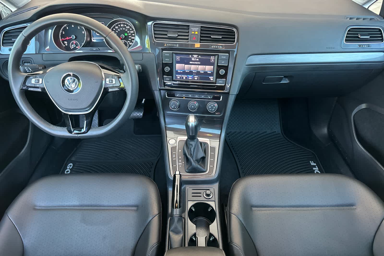 Thumbnail: 2021 Volkswagen Golf - 3