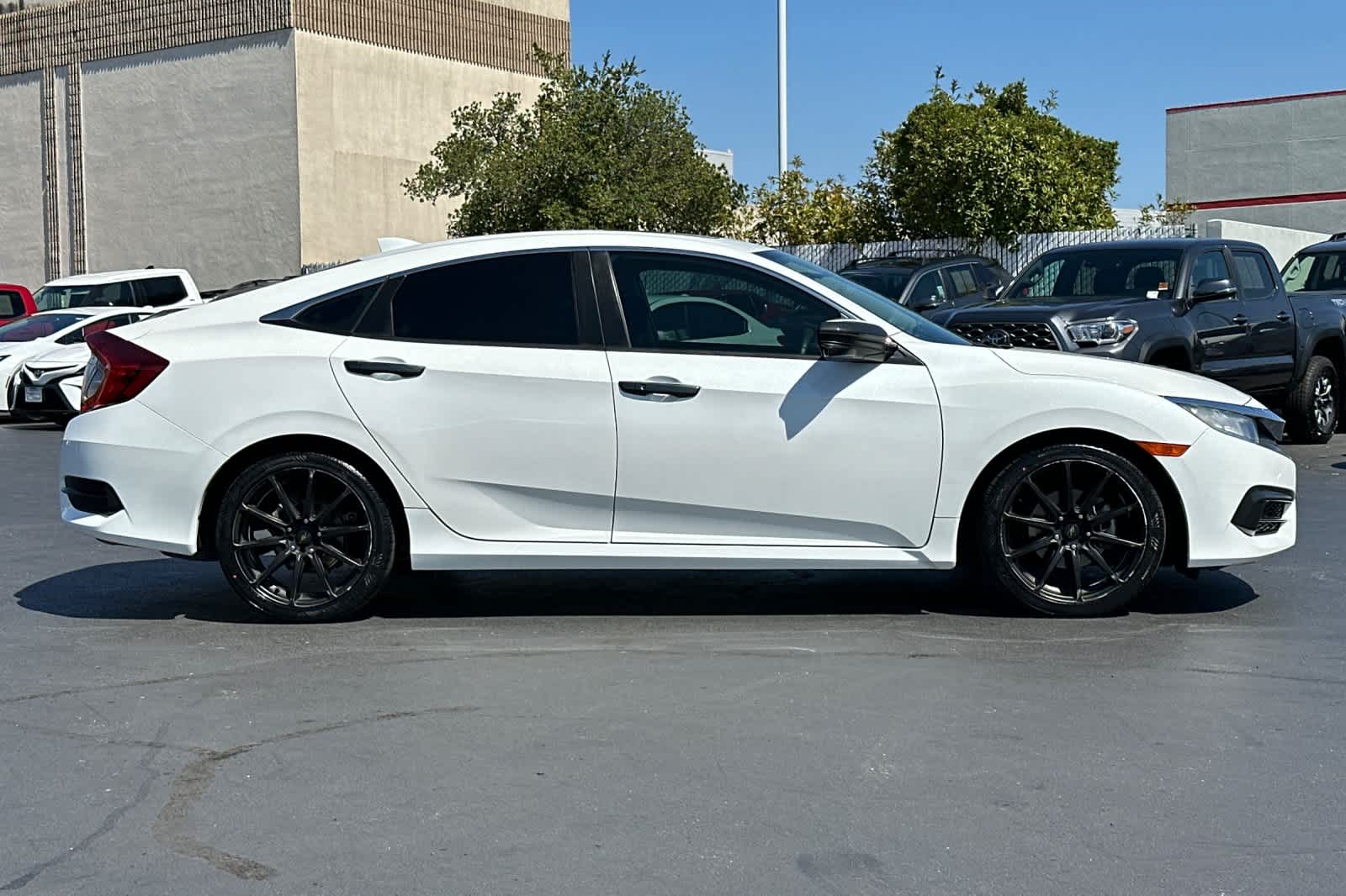 Thumbnail: 2017 Honda Civic - 6