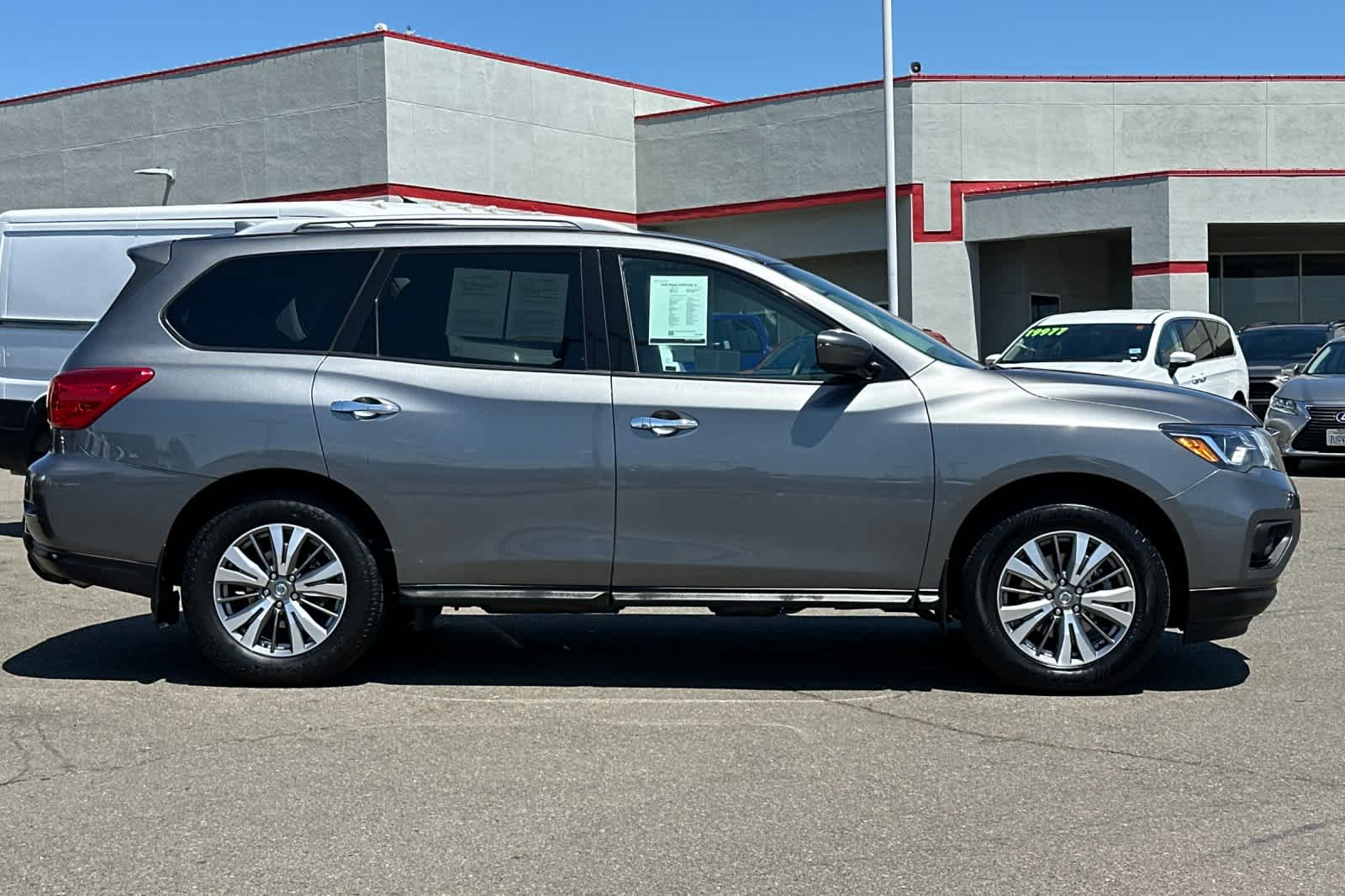 Thumbnail: 2020 Nissan Pathfinder - 6