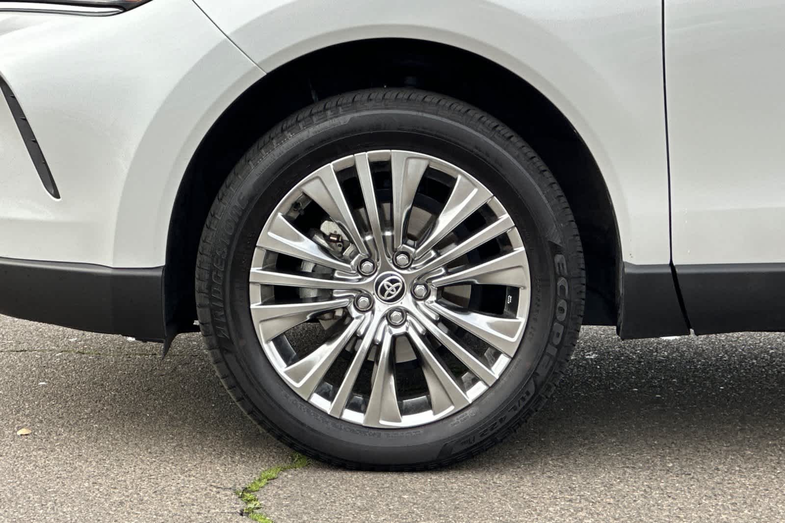 Thumbnail: 2024 Toyota Venza - 31