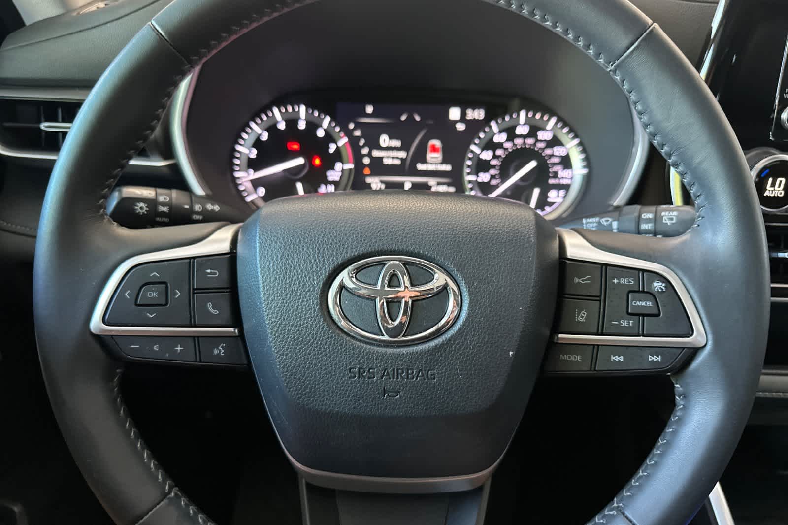 Thumbnail: 2022 Toyota Highlander - 25
