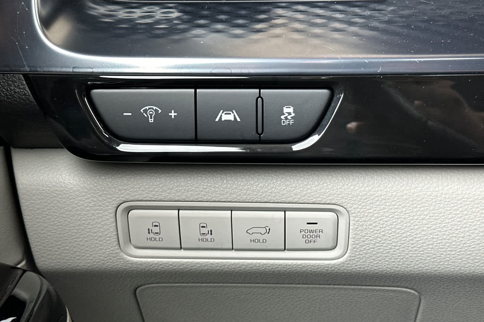 Thumbnail: 2024 Kia Carnival - 32