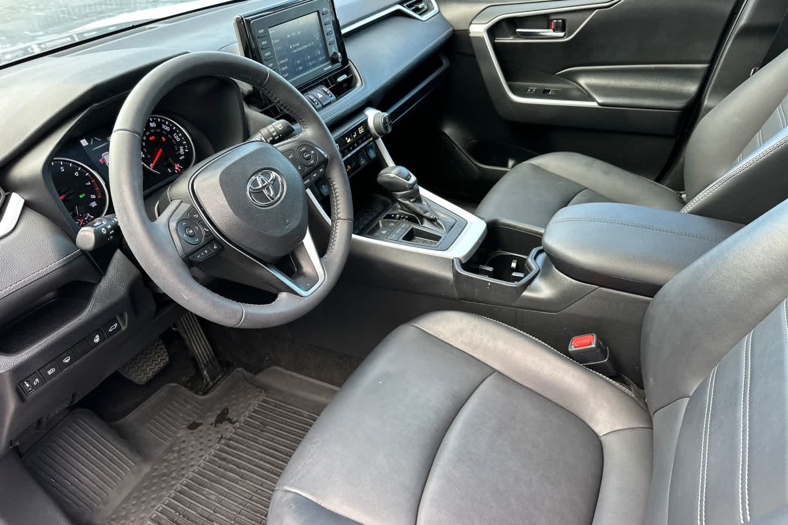 Thumbnail: 2022 Toyota RAV4 - 11