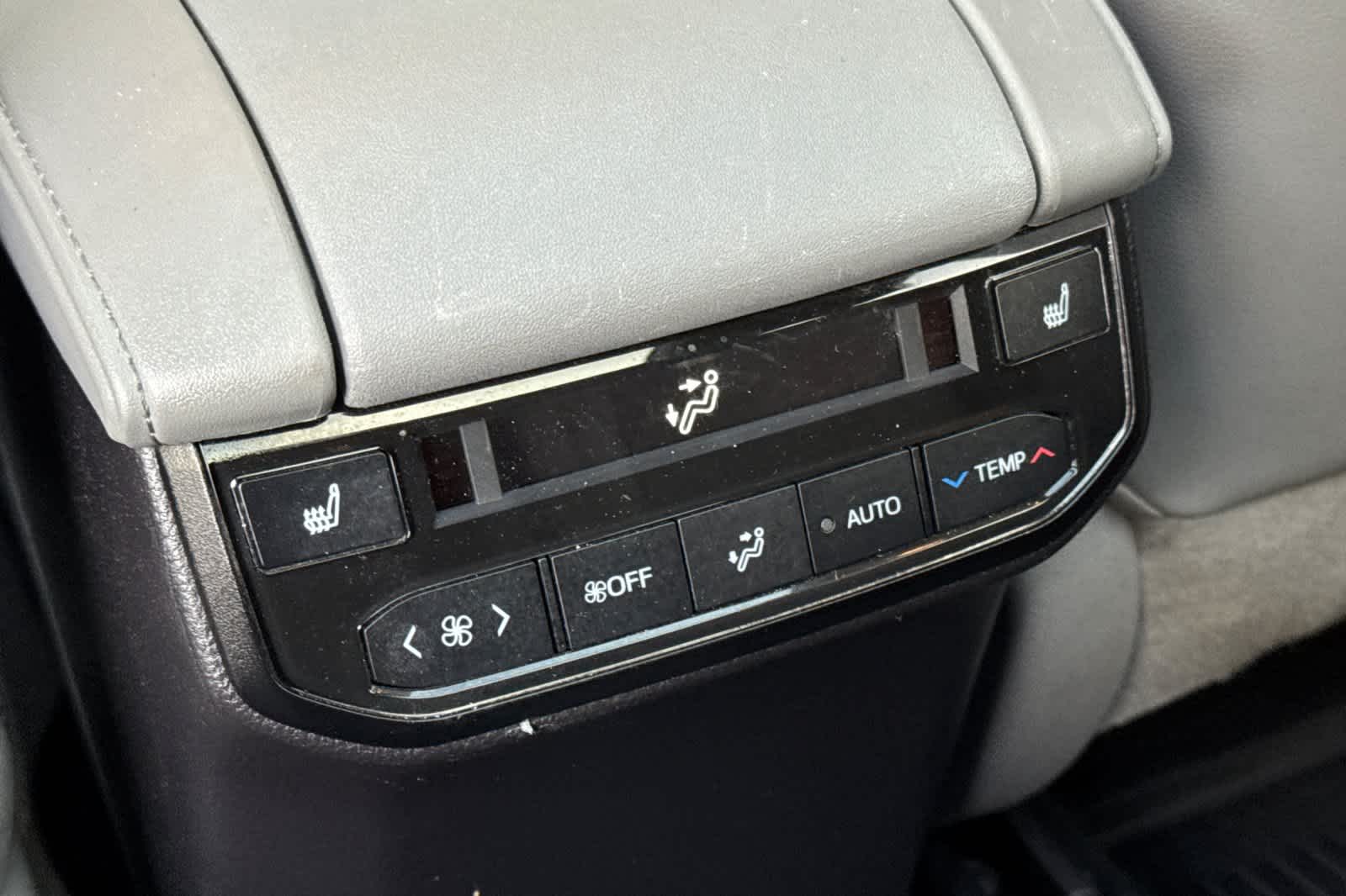 Thumbnail: 2021 Toyota Highlander - 14