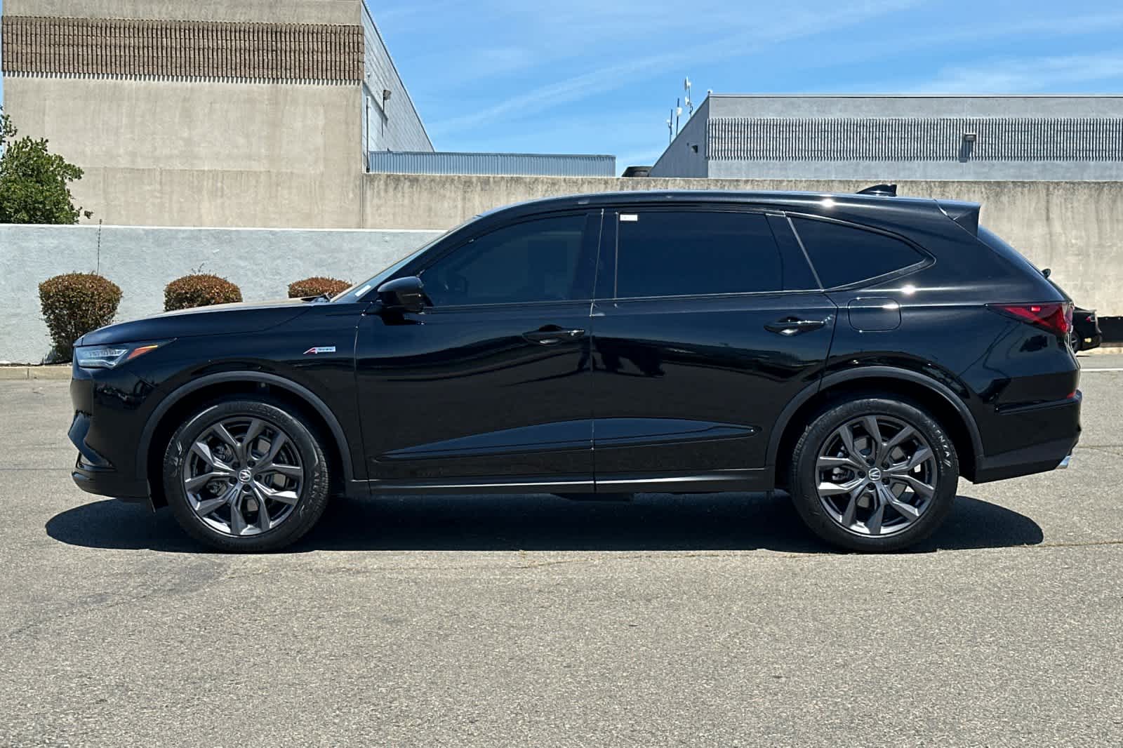 Thumbnail: 2023 Acura MDX - 9