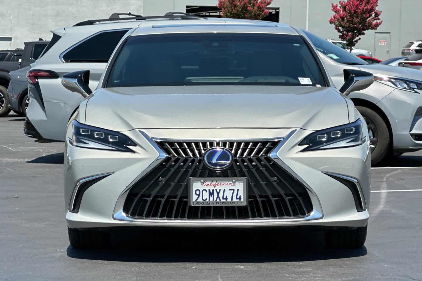 Thumbnail: 2022 Lexus ES - 10