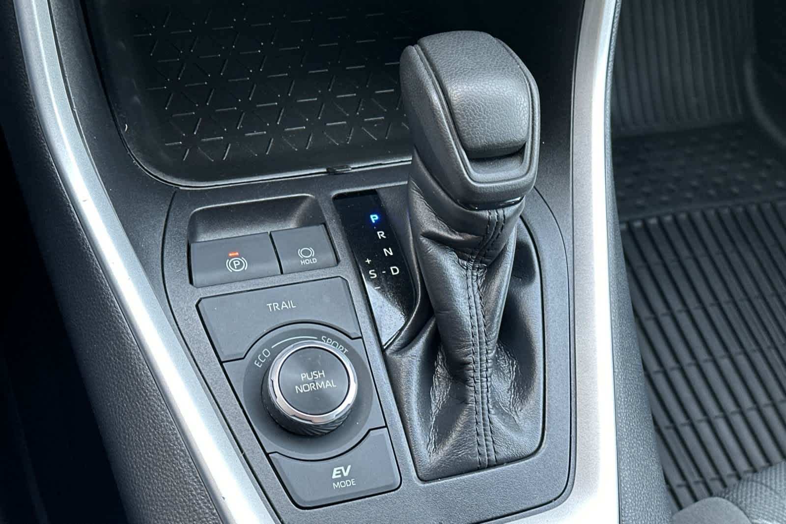 Thumbnail: 2022 Toyota RAV4 - 23