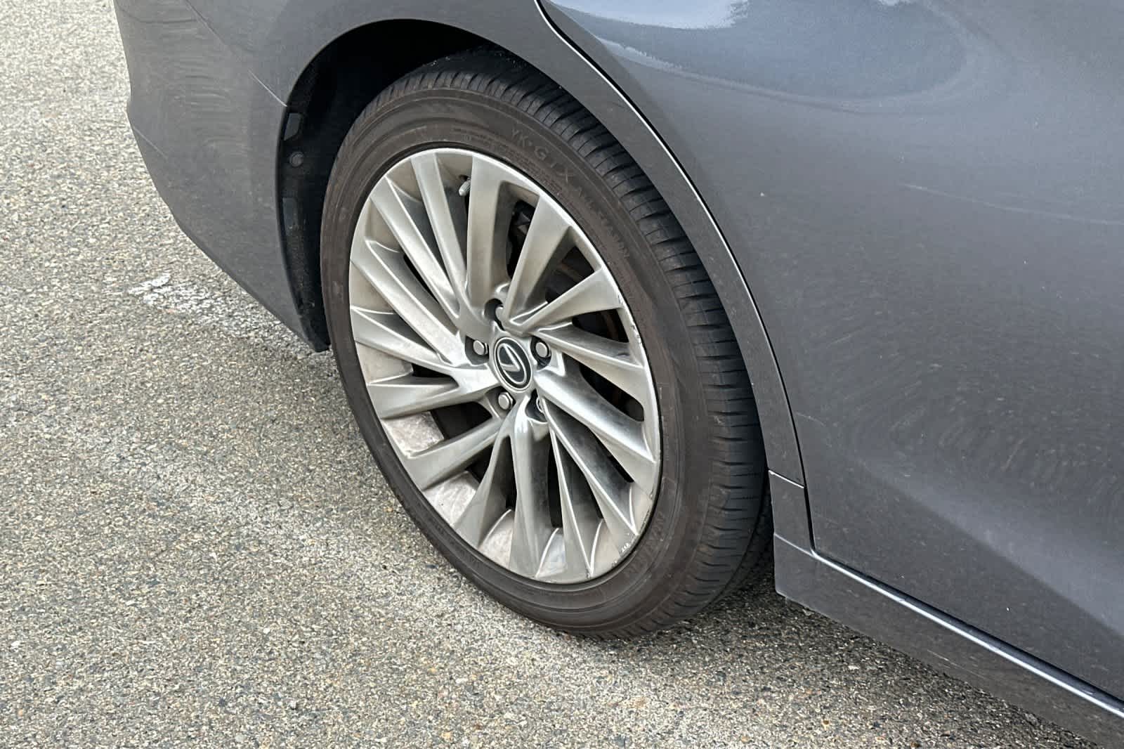 Thumbnail: 2019 Lexus ES - 14