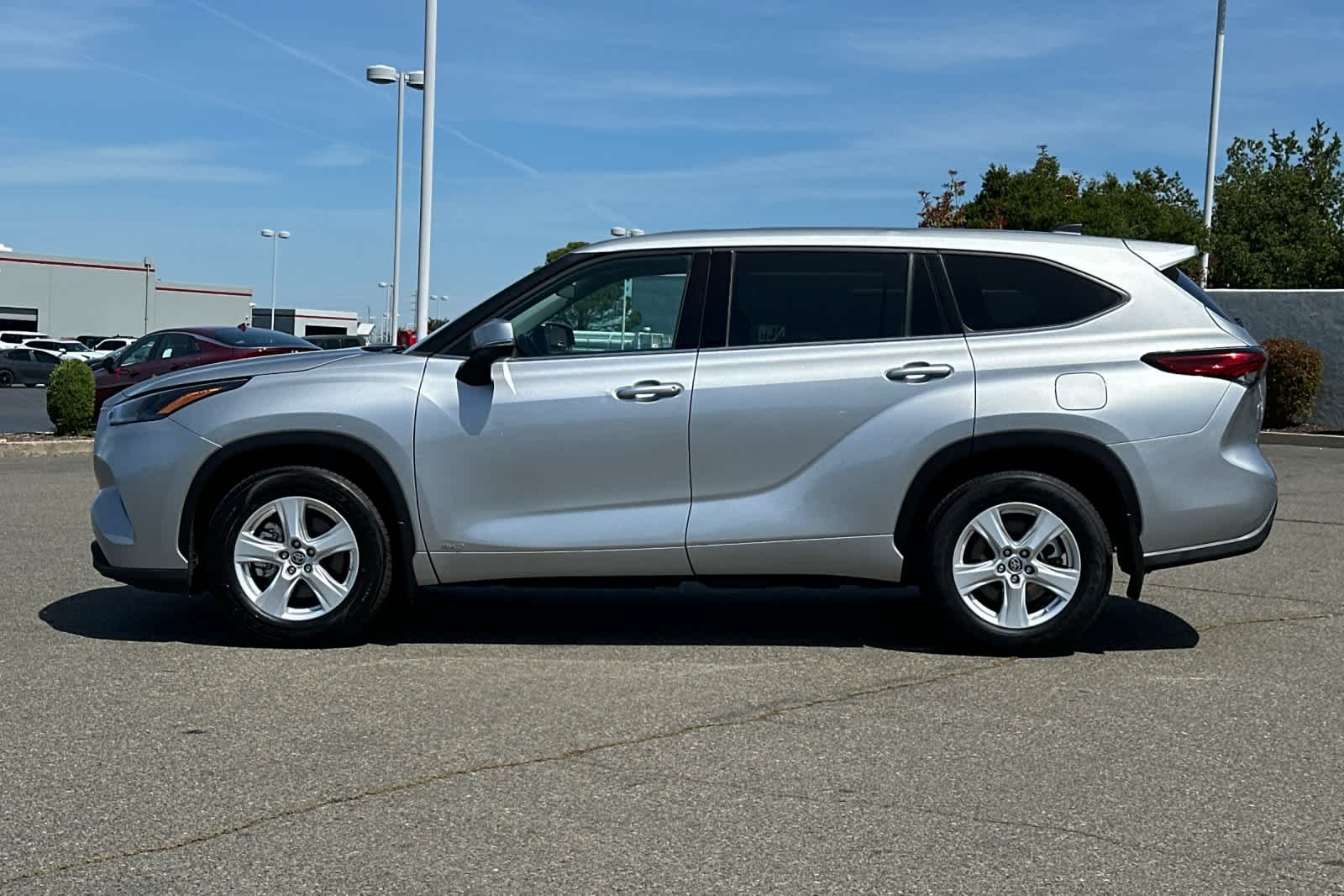 Thumbnail: 2022 Toyota Highlander - 9