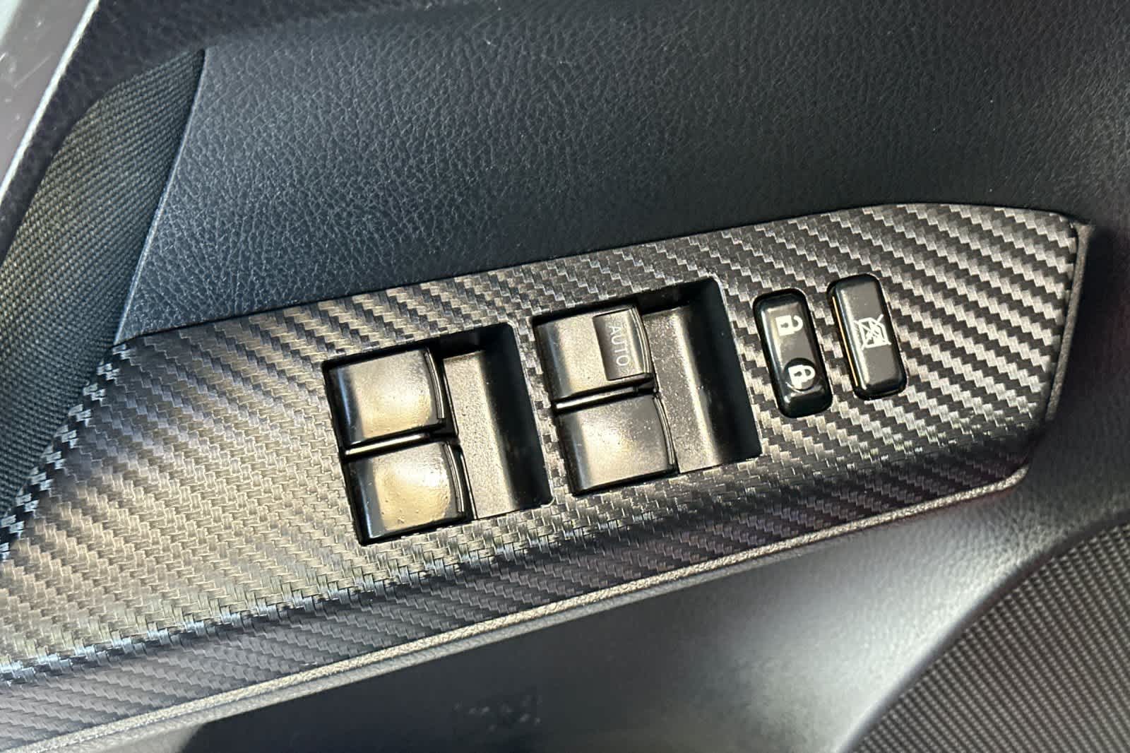Thumbnail: 2015 Toyota RAV4 - 13