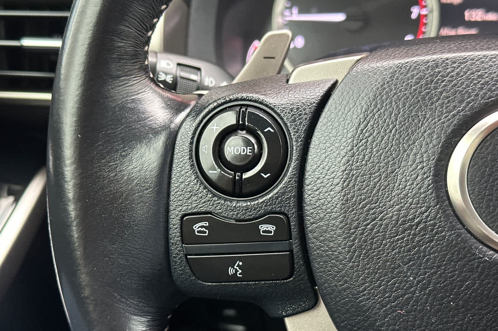 Thumbnail: 2016 Lexus IS - 25